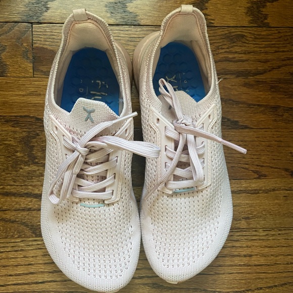 FLUX ADAPT RUNNER NWOT. Size 6. Pink Blush. - Picture 7 of 11